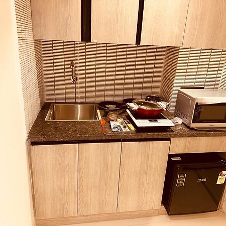The Lodgers 2 Bhk Serviced Apartment Near Artemis Hospital Sector 57 Gurgaon - Nearest Metro Station Sector 54 Chowk Exterior photo